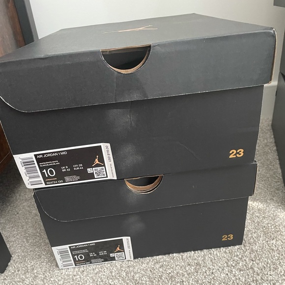 SOLD-Nike Air Jordan1 Mid Triple White- 554724-130 - Picture 12 of 12